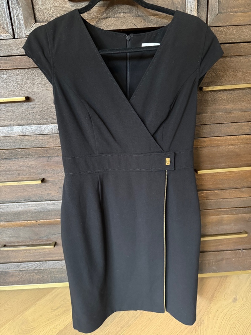 Calvin Klein Classic Black Cap-Sleeve Sheath Dress
